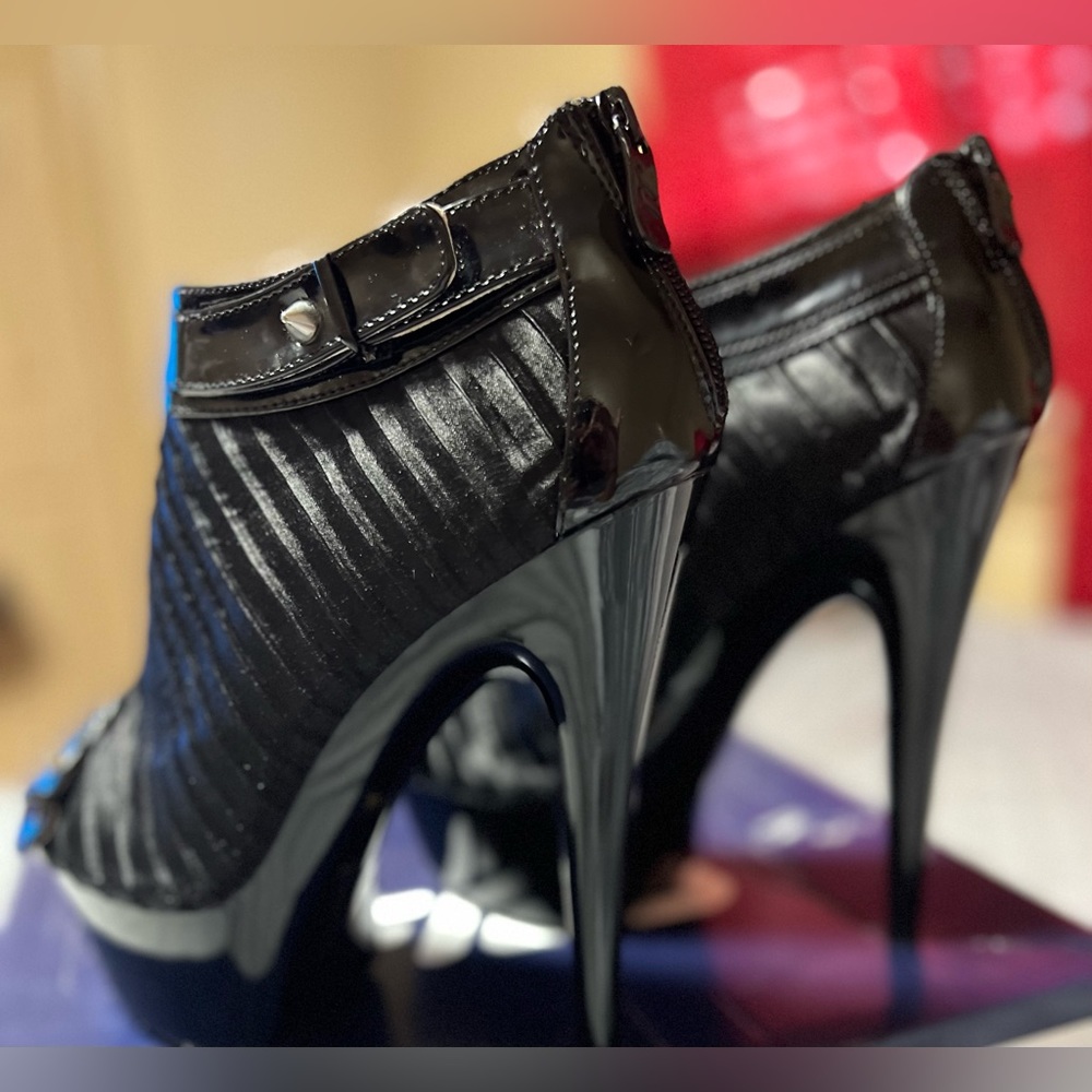 Black platform heels 👠 - Picture 3 of 12